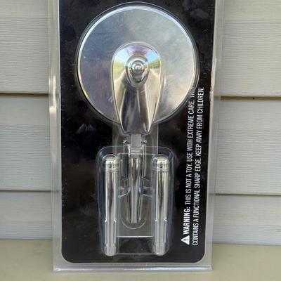 LOT 14P: Star Trek Collectibles - 1997 Calendar, U.S.S. Enterprise NCC-1701 Pizza Cutter & More