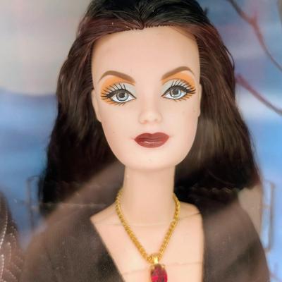 LOT 24P: NRFB Mattel Barbie Collectibles, The Addams Family Gift Set, 2000 ID # 27276, Cara Mia!