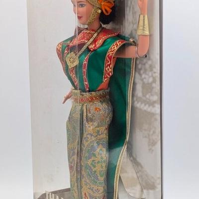 LOT 36P: NRFB Mattel Barbie Collector Editions Moroccan Barbie 1998 ID # 21507 & Thai Barbie 1997 ID # 18561