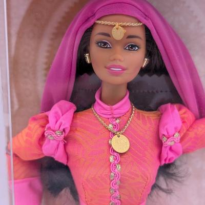 LOT 36P: NRFB Mattel Barbie Collector Editions Moroccan Barbie 1998 ID # 21507 & Thai Barbie 1997 ID # 18561