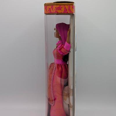 LOT 36P: NRFB Mattel Barbie Collector Editions Moroccan Barbie 1998 ID # 21507 & Thai Barbie 1997 ID # 18561