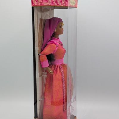 LOT 36P: NRFB Mattel Barbie Collector Editions Moroccan Barbie 1998 ID # 21507 & Thai Barbie 1997 ID # 18561