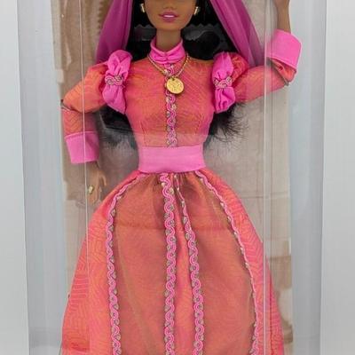 LOT 36P: NRFB Mattel Barbie Collector Editions Moroccan Barbie 1998 ID # 21507 & Thai Barbie 1997 ID # 18561