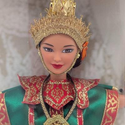 LOT 36P: NRFB Mattel Barbie Collector Editions Moroccan Barbie 1998 ID # 21507 & Thai Barbie 1997 ID # 18561