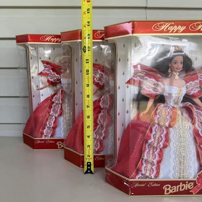 LOT 82P: NRFB Mattel Barbie Dolls Happy Holidays Barbies 17832