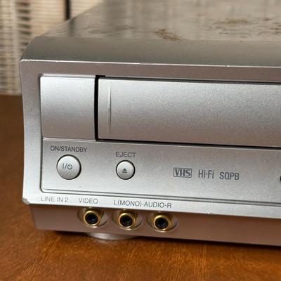 LOT 94B: Toshiba DVD/ Video Cassette Recorder SDV291