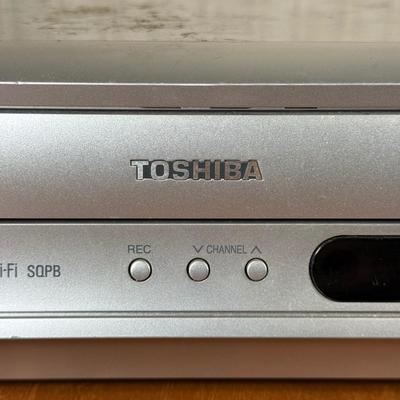 LOT 94B: Toshiba DVD/ Video Cassette Recorder SDV291