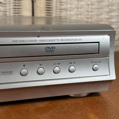 LOT 94B: Toshiba DVD/ Video Cassette Recorder SDV291