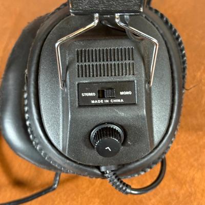 LOT 95B: Hamilton Buhl SC-7V SchoolMate Deluxe Headphones, Hamilton Buhl JBP-8SV 8-Position Stereo/Mono Jackbox & Lakeshore Learning...