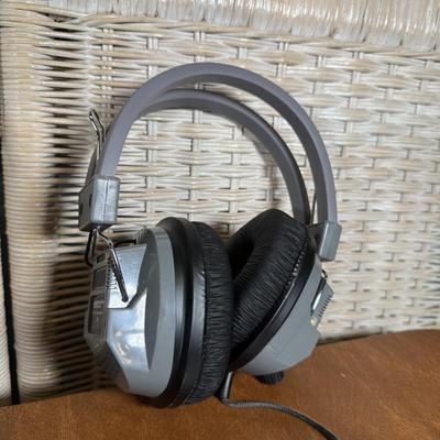 LOT 95B: Hamilton Buhl SC-7V SchoolMate Deluxe Headphones, Hamilton Buhl JBP-8SV 8-Position Stereo/Mono Jackbox & Lakeshore Learning...