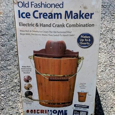 LOT 101G: Old Fashioned 6 QRT Ice Cream Maker Amerihome Model ICM6C, Untested