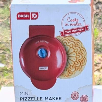 LOT 103G: Nostalgia Cotton Candy NRPCM45RR, Bella Mini Cake Pop Maker GH-6201P, Mini Donut Maker GH-GH-6201D, Dash Mini Pizzelle Maker...