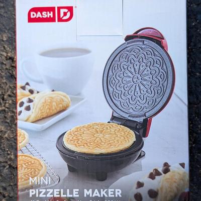 LOT 103G: Nostalgia Cotton Candy NRPCM45RR, Bella Mini Cake Pop Maker GH-6201P, Mini Donut Maker GH-GH-6201D, Dash Mini Pizzelle Maker...