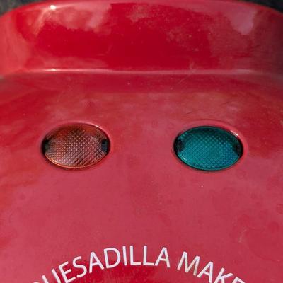 LOT 104G: Vintage Rival Crock Pot Model: 3100P & Bella Quesadilla Maker Model: GH-188, Both Utested