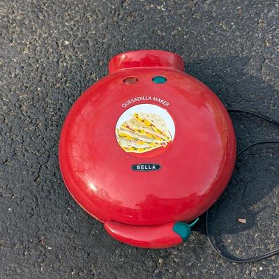 LOT 104G: Vintage Rival Crock Pot Model: 3100P & Bella Quesadilla Maker Model: GH-188, Both Utested