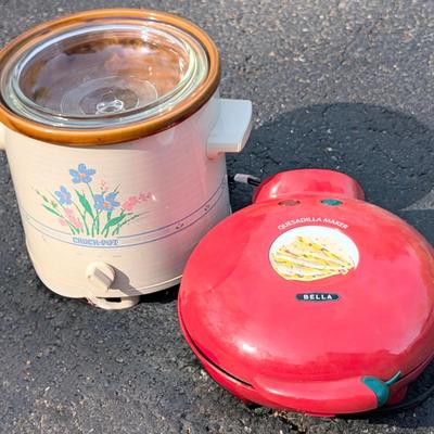 LOT 104G: Vintage Rival Crock Pot Model: 3100P & Bella Quesadilla Maker Model: GH-188, Both Utested