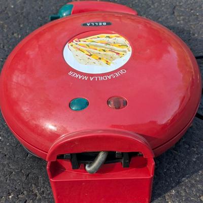 LOT 104G: Vintage Rival Crock Pot Model: 3100P & Bella Quesadilla Maker Model: GH-188, Both Utested