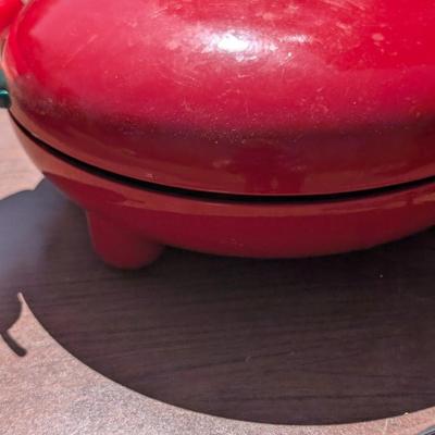 LOT 106G: Vintage La Cuisine Sim R Pot With Removable Crock Model: E53730, Untested, Bella Quesadilla Maker Model: GH-188, Untested &...