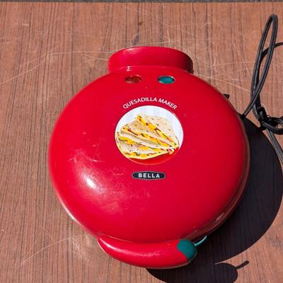 LOT 106G: Vintage La Cuisine Sim R Pot With Removable Crock Model: E53730, Untested, Bella Quesadilla Maker Model: GH-188, Untested &...