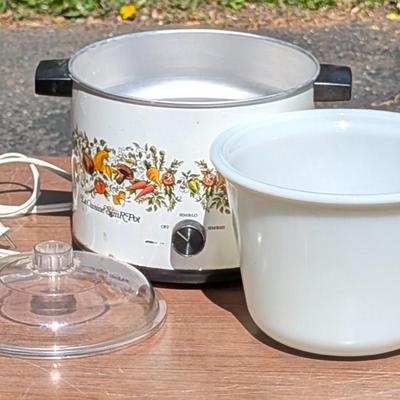 LOT 106G: Vintage La Cuisine Sim R Pot With Removable Crock Model: E53730, Untested, Bella Quesadilla Maker Model: GH-188, Untested &...