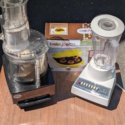 LOT 107G: Cuisinart Food Processor With Blades/Cups Model: DFP-14BCN, Hamilton Beach 7 Speed Blender Model: 600-5 & Babycakes Donut...