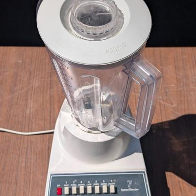 LOT 107G: Cuisinart Food Processor With Blades/Cups Model: DFP-14BCN, Hamilton Beach 7 Speed Blender Model: 600-5 & Babycakes Donut...