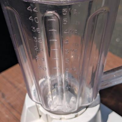 LOT 107G: Cuisinart Food Processor With Blades/Cups Model: DFP-14BCN, Hamilton Beach 7 Speed Blender Model: 600-5 & Babycakes Donut...