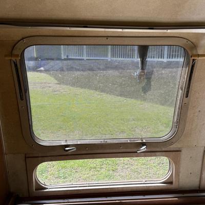 LOT 153: 1986 Airstream Excella 32ft Trailer - PLEASE READ DESCRIPTION