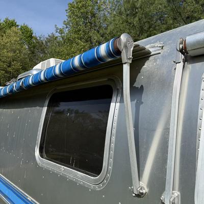 LOT 153: 1986 Airstream Excella 32ft Trailer - PLEASE READ DESCRIPTION