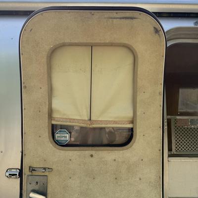 LOT 153: 1986 Airstream Excella 32ft Trailer - PLEASE READ DESCRIPTION