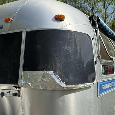 LOT 153: 1986 Airstream Excella 32ft Trailer - PLEASE READ DESCRIPTION