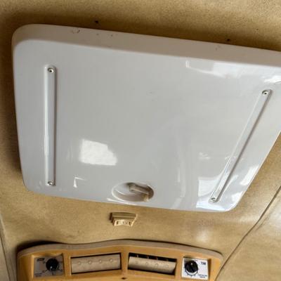 LOT 153: 1986 Airstream Excella 32ft Trailer - PLEASE READ DESCRIPTION