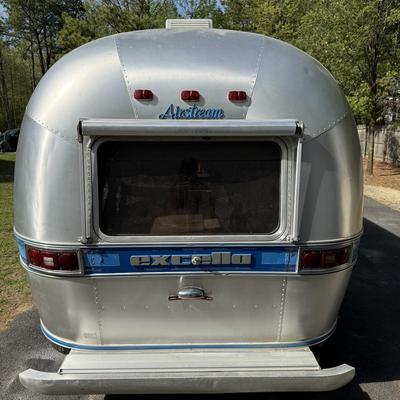 LOT 153: 1986 Airstream Excella 32ft Trailer - PLEASE READ DESCRIPTION