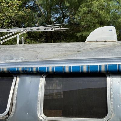 LOT 153: 1986 Airstream Excella 32ft Trailer - PLEASE READ DESCRIPTION