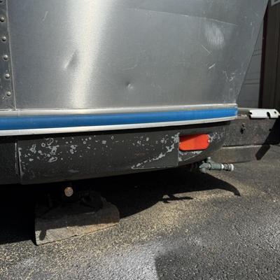 LOT 153: 1986 Airstream Excella 32ft Trailer - PLEASE READ DESCRIPTION