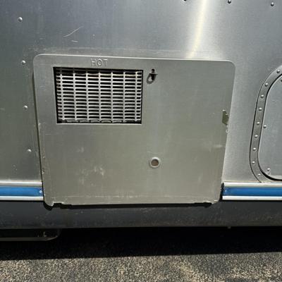 LOT 153: 1986 Airstream Excella 32ft Trailer - PLEASE READ DESCRIPTION