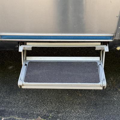 LOT 153: 1986 Airstream Excella 32ft Trailer - PLEASE READ DESCRIPTION