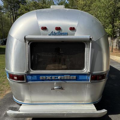 LOT 153: 1986 Airstream Excella 32ft Trailer - PLEASE READ DESCRIPTION