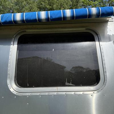LOT 153: 1986 Airstream Excella 32ft Trailer - PLEASE READ DESCRIPTION