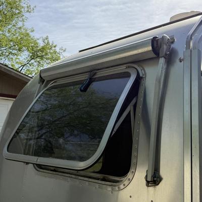 LOT 153: 1986 Airstream Excella 32ft Trailer - PLEASE READ DESCRIPTION