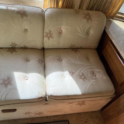 LOT 153: 1986 Airstream Excella 32ft Trailer - PLEASE READ DESCRIPTION