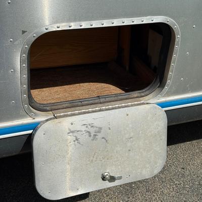 LOT 153: 1986 Airstream Excella 32ft Trailer - PLEASE READ DESCRIPTION