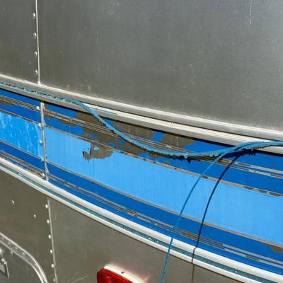 LOT 153: 1986 Airstream Excella 32ft Trailer - PLEASE READ DESCRIPTION