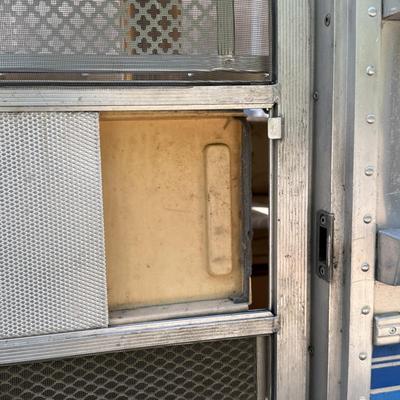 LOT 153: 1986 Airstream Excella 32ft Trailer - PLEASE READ DESCRIPTION