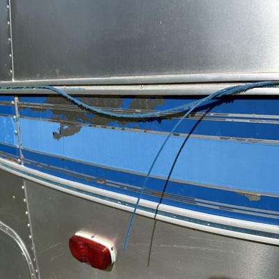 LOT 153: 1986 Airstream Excella 32ft Trailer - PLEASE READ DESCRIPTION