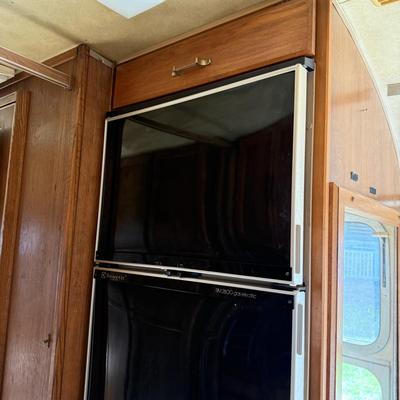 LOT 153: 1986 Airstream Excella 32ft Trailer - PLEASE READ DESCRIPTION