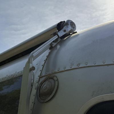 LOT 153: 1986 Airstream Excella 32ft Trailer - PLEASE READ DESCRIPTION