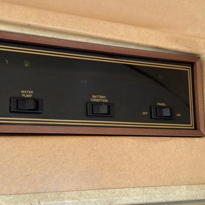 LOT 153: 1986 Airstream Excella 32ft Trailer - PLEASE READ DESCRIPTION