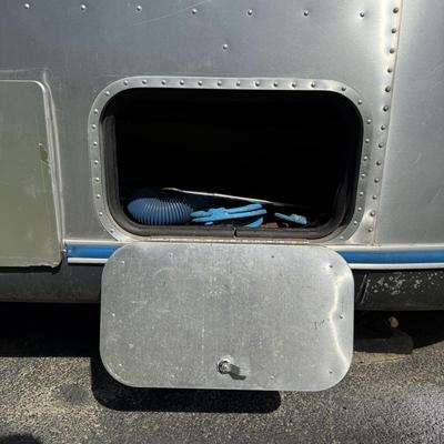 LOT 153: 1986 Airstream Excella 32ft Trailer - PLEASE READ DESCRIPTION
