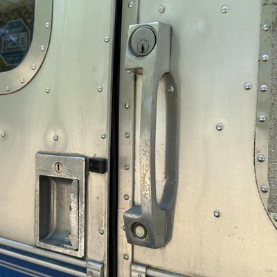LOT 153: 1986 Airstream Excella 32ft Trailer - PLEASE READ DESCRIPTION